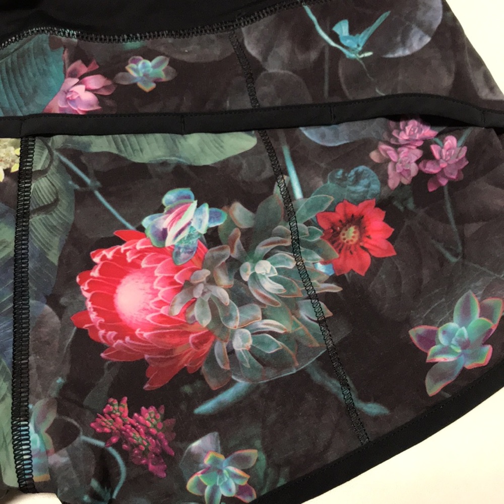 Lululemon Special design Speed short - Picture 5 of 8